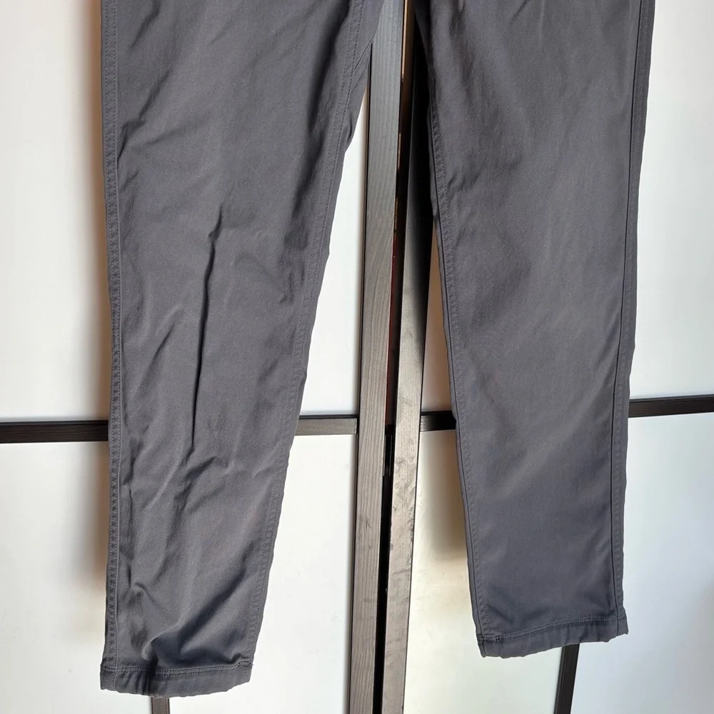 Western Rise men’s gray‎ pants. Size 33